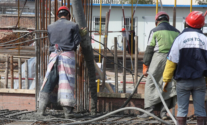 混凝土澆注施工現(xiàn)場(chǎng)