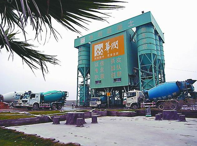 華潤水泥生產(chǎn)工區(qū)內(nèi)高約6層樓水泥攪拌樓