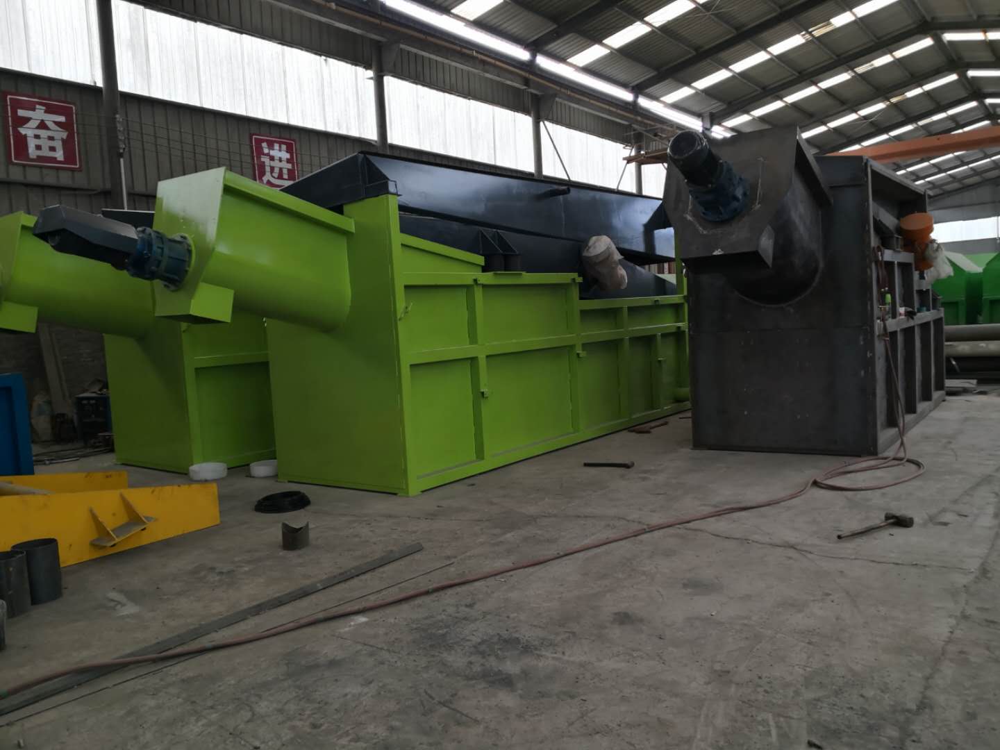 震動(dòng)式砂石分離機(jī).jpg 震動(dòng)式砂石分離機(jī).jpg