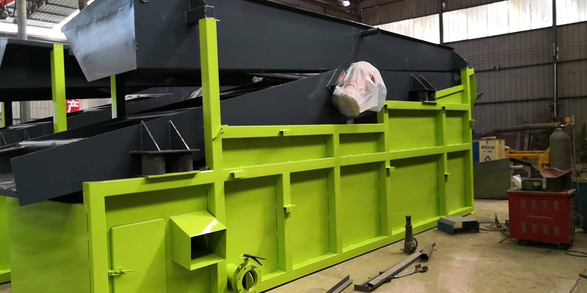 震動(dòng)式砂石分離機(jī)1.jpg 震動(dòng)式砂石分離機(jī)1.jpg