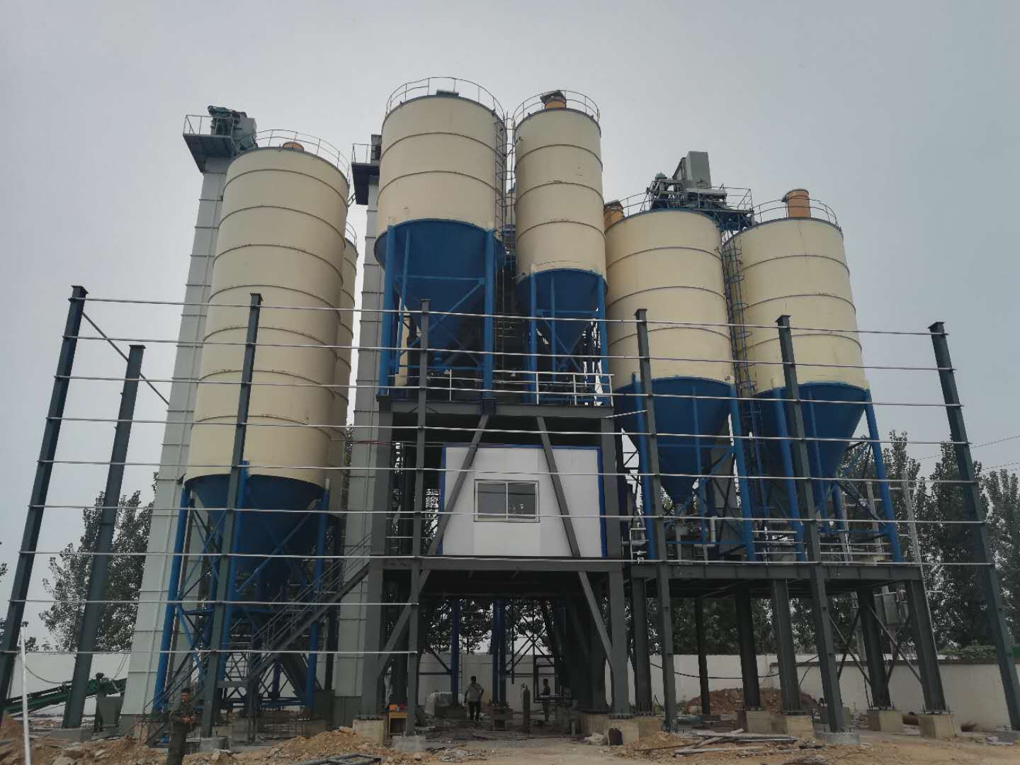 年產(chǎn)30萬噸干粉砂漿攪拌站